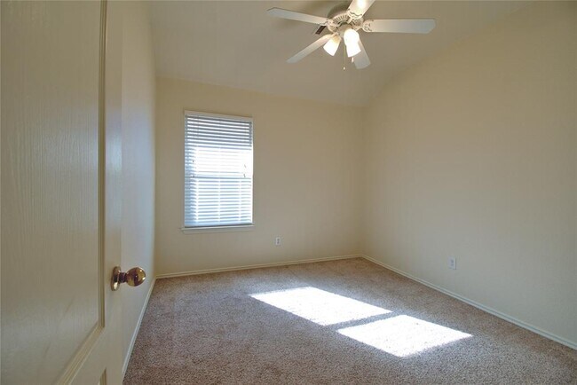 Building Photo - 123 Aguilar Dr