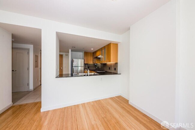 Building Photo - 333 1st St