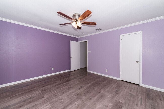 Building Photo - RENOVATED 2-BEDROOM TOWNHOME IN AHISD