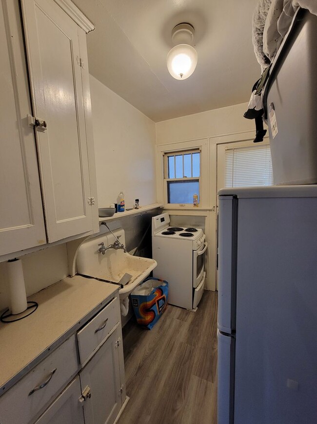 Building Photo - 2216 Merner Ave