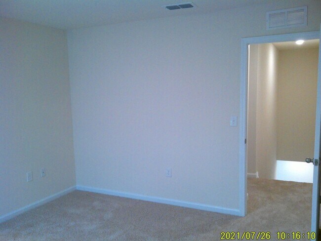 Building Photo - Baypointe Townhome Available!