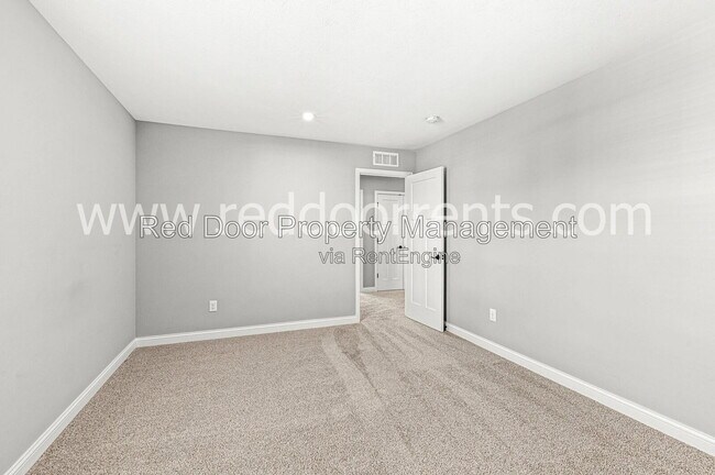 Building Photo - 15648 W Rail Dr