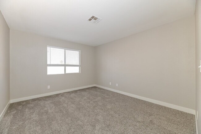 Building Photo - 390 Lombardy Cir