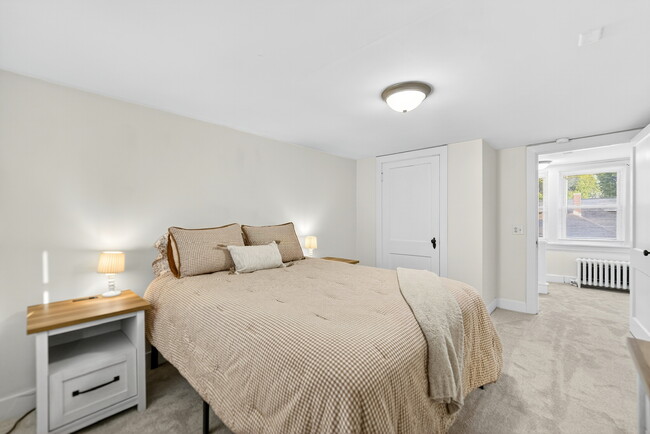 Building Photo - 1389 Mt Pleasant Rd