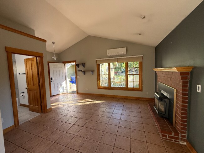 Building Photo - 514 NW Delaware Ave