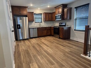 Building Photo - Oak Grove