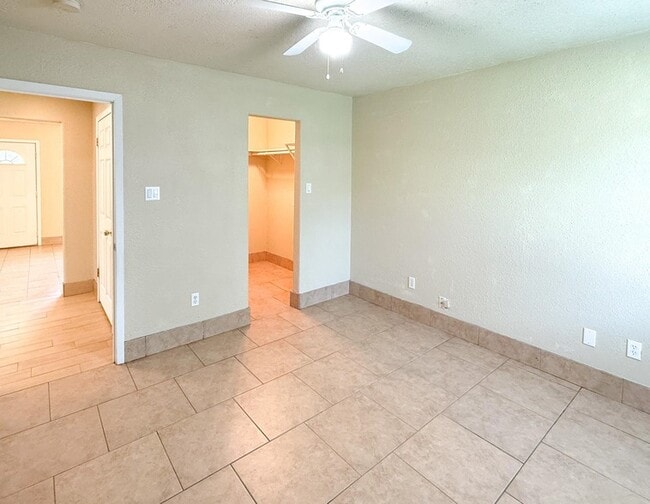 Building Photo - 3545 Nightingale St