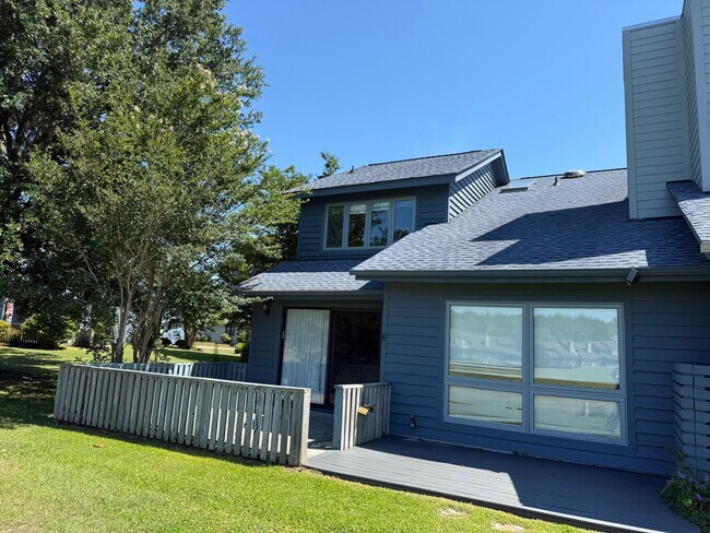 Building Photo - Beautiful 2 bedroom 2 bath unfurnished Townhome - Olde Point Golf Course - Hampstead