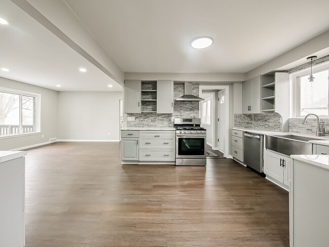 Building Photo - AVAILABLE NOW! Charming 3-Bed Home with Spacious Yard in Van Buren Township