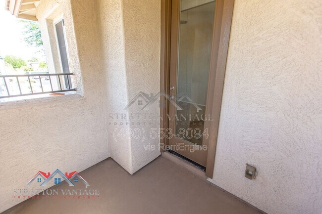 Building Photo - 9136 W Meadow Dr