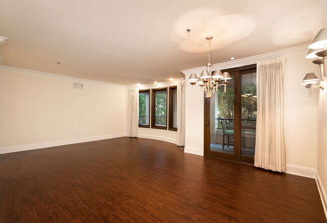 Building Photo - 10305 Almayo Ave