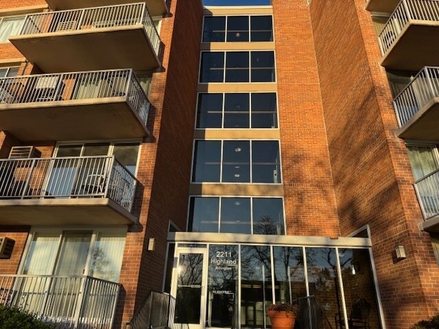 Building Photo - 2211 S Highland Ave