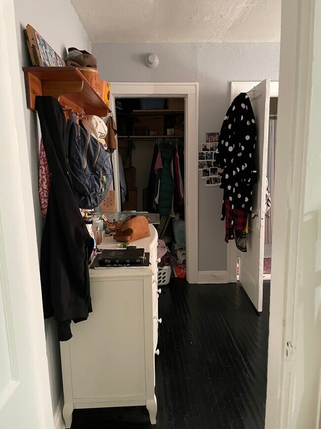 Building Photo - 1528 S High St