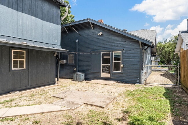 Building Photo - Stylish 1920s Gem Near Downtown with Fresh Updates