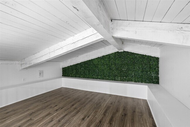 Building Photo - 10250 Oleander Ct