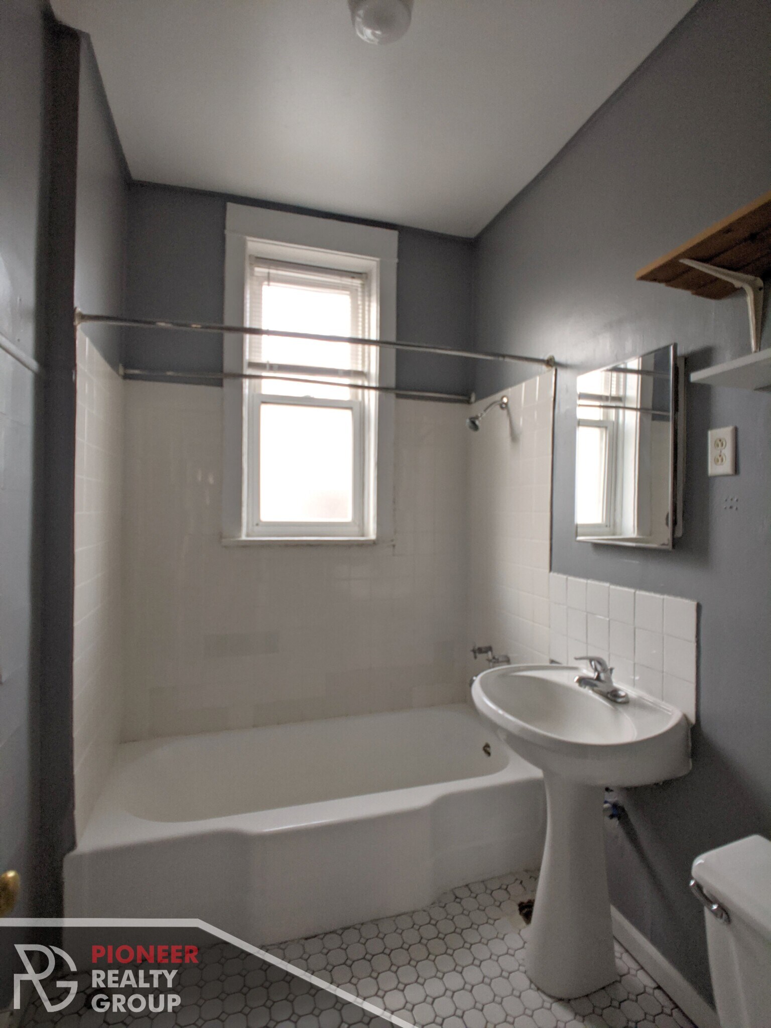 Building Photo - 4433 N Wolcott Ave
