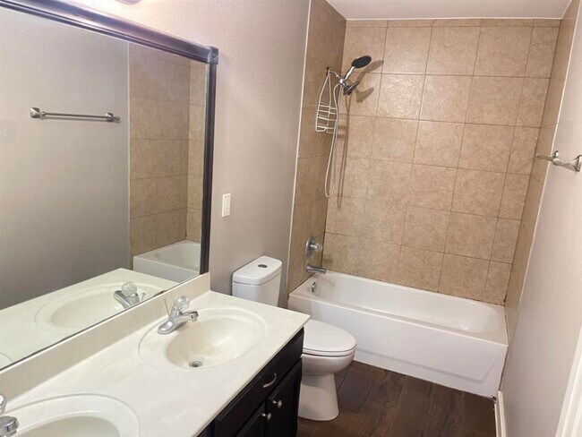 Building Photo - 101 Jacales Court