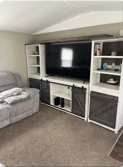 Primary Photo - 307 Helen St