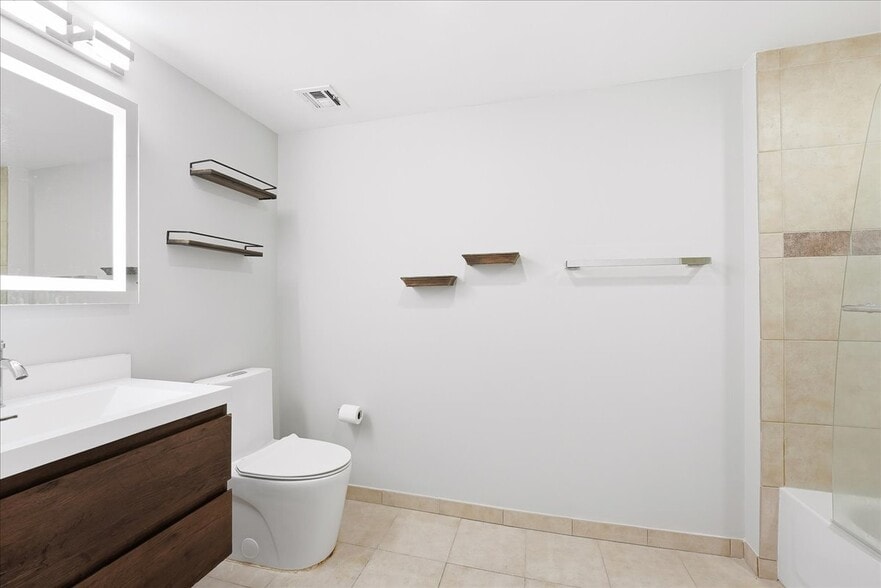 Building Photo - 700 1st St