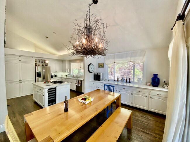 Building Photo - 3594 Silverado Trail N
