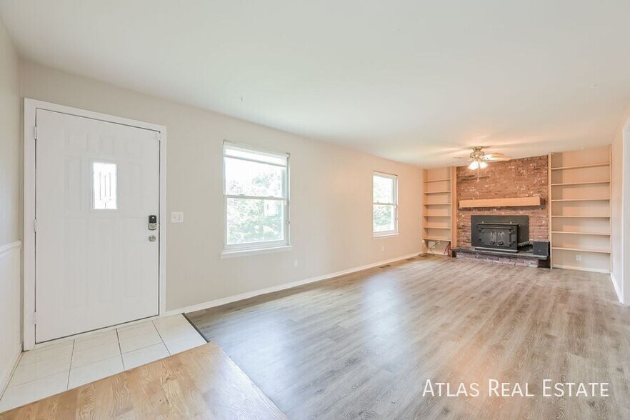 Building Photo - 17124 E Kent Dr