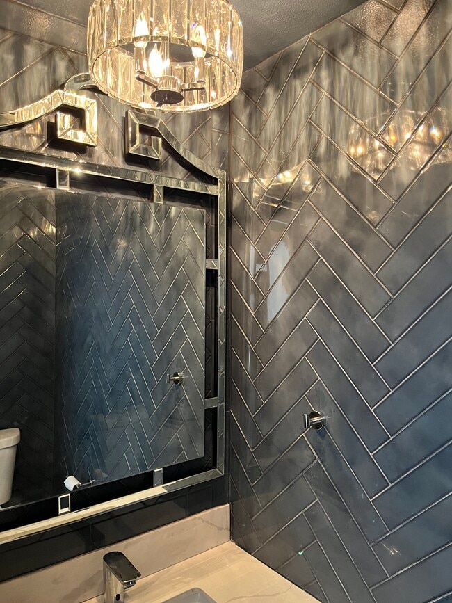 Powder Room 1 - 3808 Stocker St