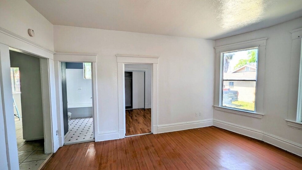 Building Photo - 780 E 9th St