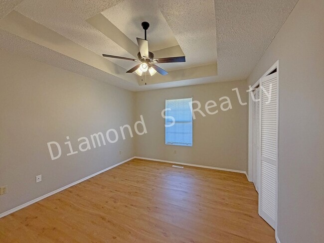 Building Photo - Charming and Clean 3 Bedroom House Available - South Springfield