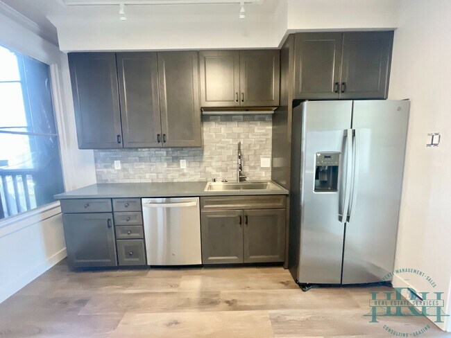 Building Photo - 330 23rd Ave