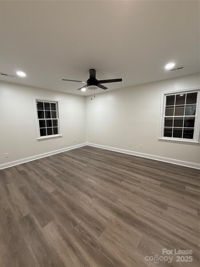 Building Photo - 10423 Queensmead Cir