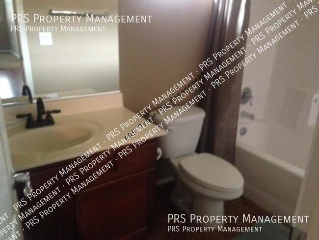 Building Photo - Just Listed !!