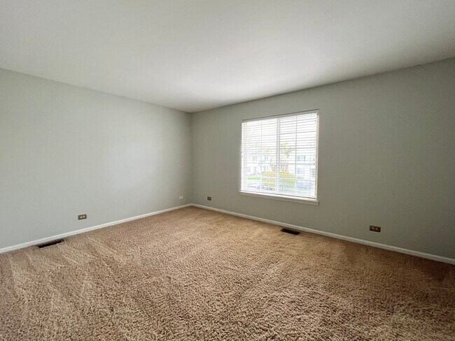 Building Photo - 719 Fieldcrest Dr