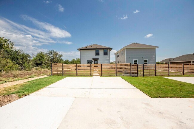 Building Photo - 331 Bugbee