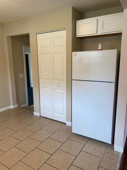 Building Photo - 319 Pleasant St