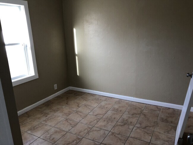 Building Photo - Arco River Properties