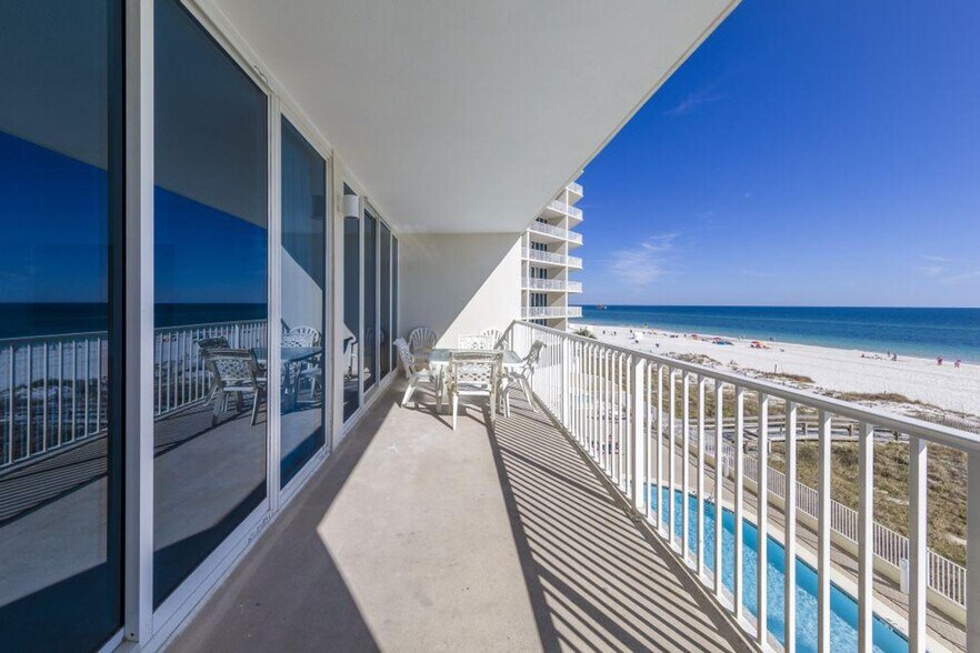Building Photo - 455 E Beach Blvd