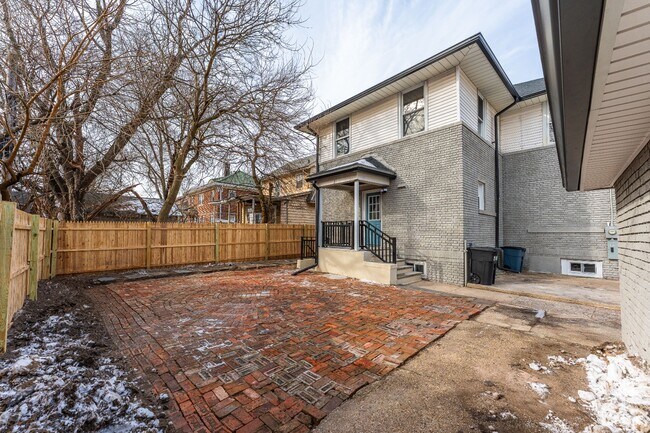 Building Photo - 94-96-96 Montrose St