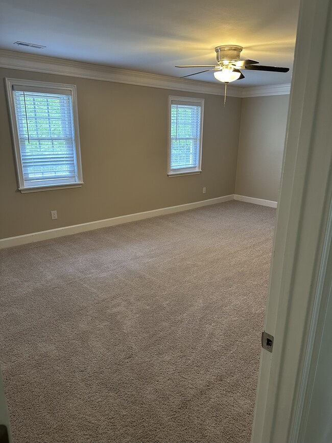 Building Photo - 110 Englewood Dr