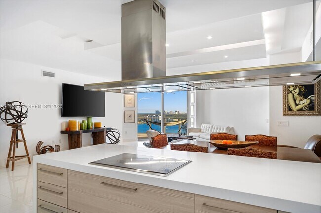 Building Photo - 17301 Biscayne Blvd