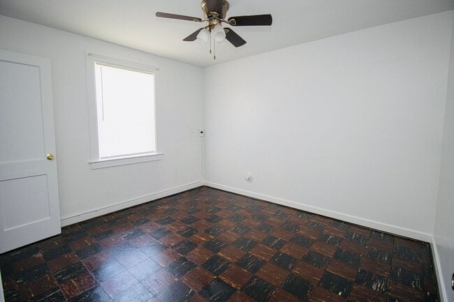 Building Photo - Updated Rosewood 2BR Duplex – Spacious, St...