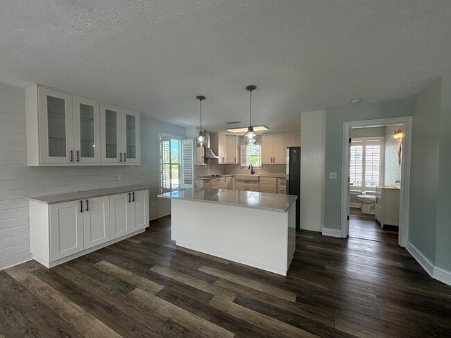 Building Photo - 802 Marvin Ave