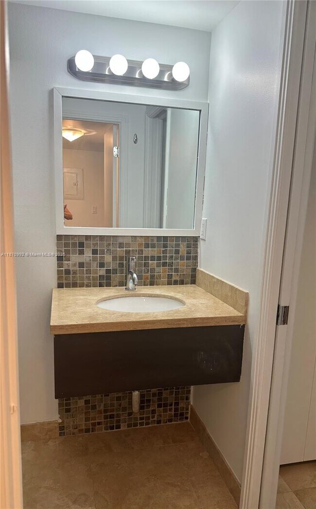 Building Photo - 401 Ocean Dr