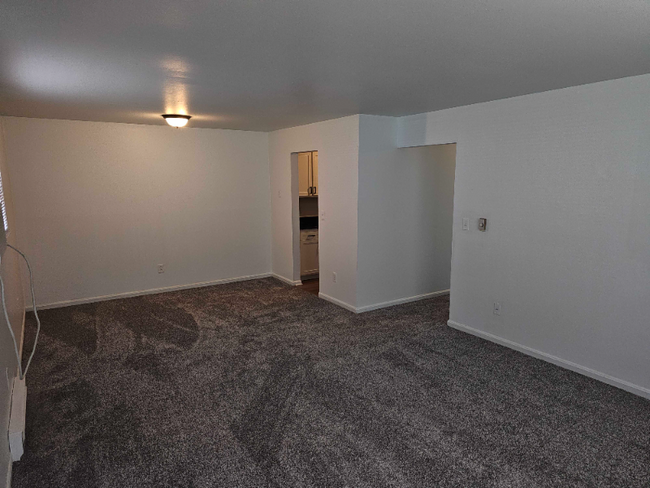 Building Photo - 5856 Highview Dr