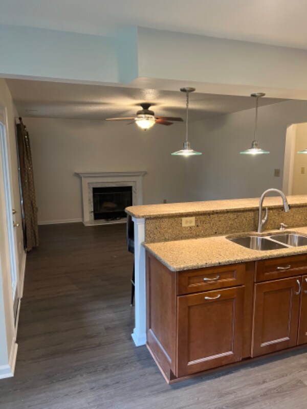 Building Photo - 2633 Pender Dr