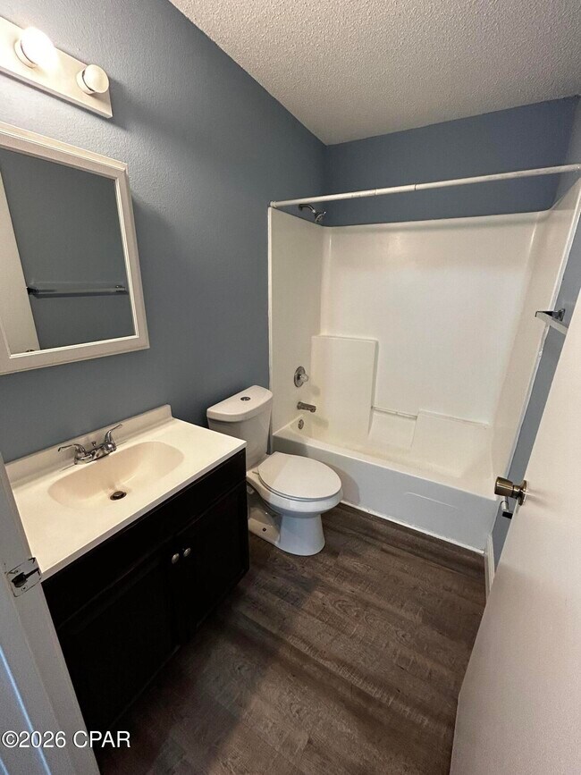 Building Photo - 6318 Lenawee St