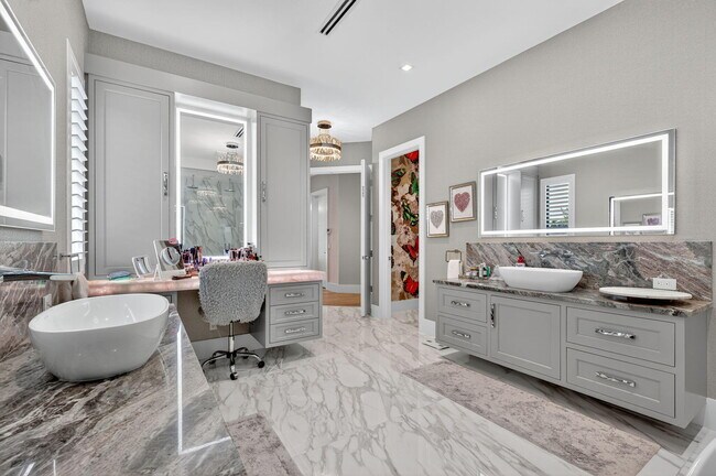 Building Photo - 785 NE 70th St