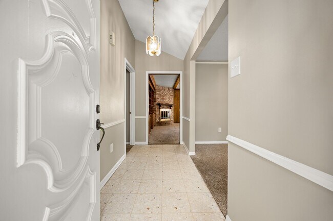Building Photo - 5923 Pebble Springs Dr