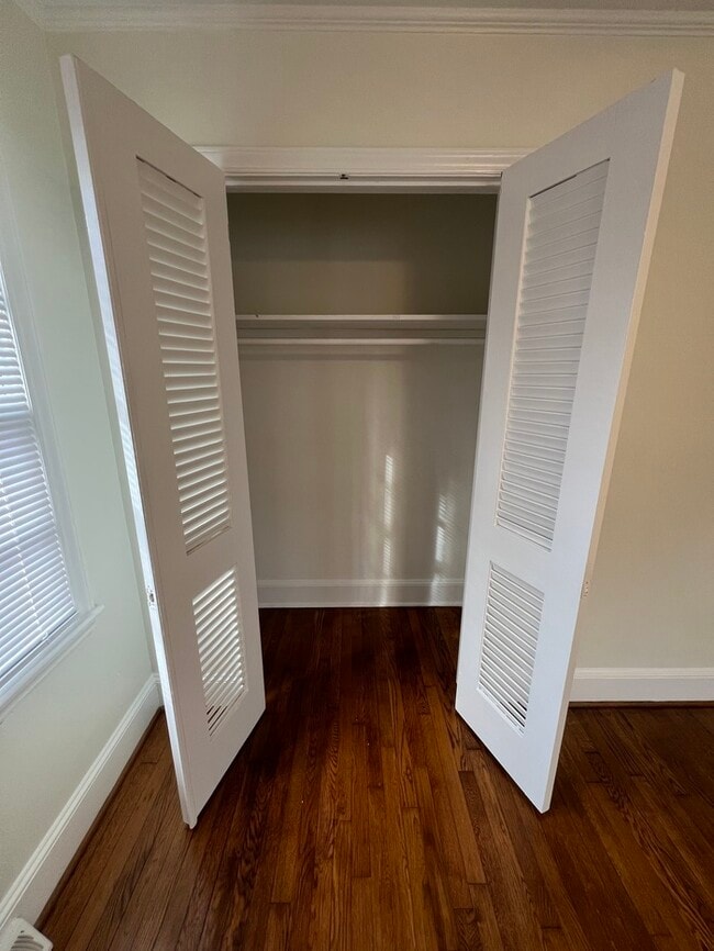 Building Photo - 1920 Eastway Dr