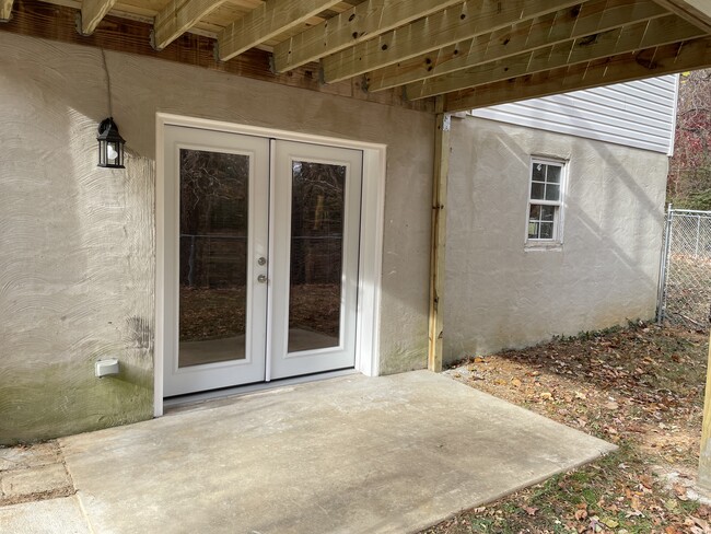 Building Photo - 20760 Poplar Ridge Rd