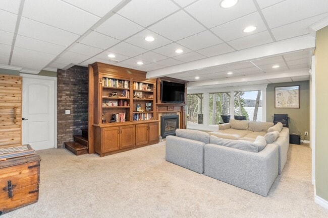 Building Photo - Stunning 5-Bed, 4.5-Bath Custom Home on Du...